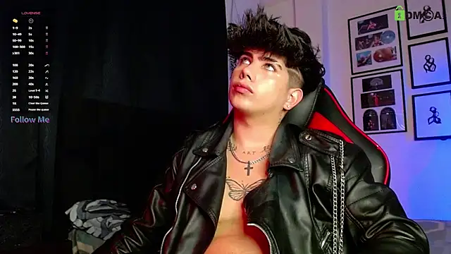 Snapshot of LyleBennett_ chatting on November 19, 10:48 am LyleBennett online show from November 19, 10:48 am