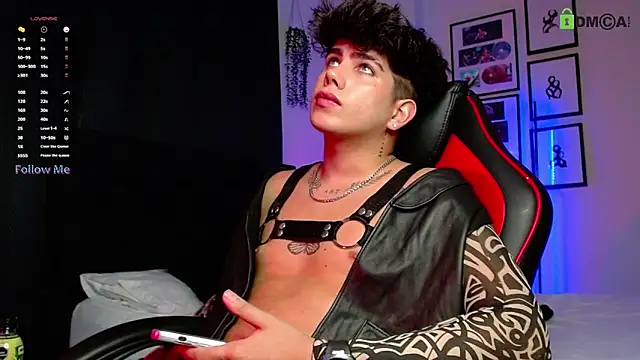 Snapshot of LyleBennett_ chatting on December 4, 12:14 pm LyleBennett online show from December 4, 12:14 pm