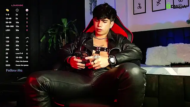 Snapshot of LyleBennett_ chatting on February 3, 11:04 am LyleBennett online show from February 3, 11:04 am