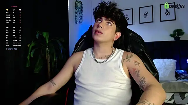 Snapshot of LyleBennett_ chatting on February 19, 9:44 pm LyleBennett online show from February 19, 9:44 pm