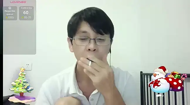 Snapshot of TGH521 chatting on December 23, 3:12 pm TGH521 online show from December 23, 3:12 pm