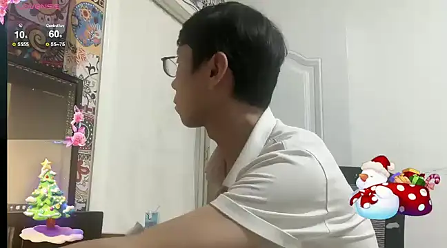 Snapshot of TGH521 chatting on December 24, 8:22 am TGH521 online show from December 24, 8:22 am