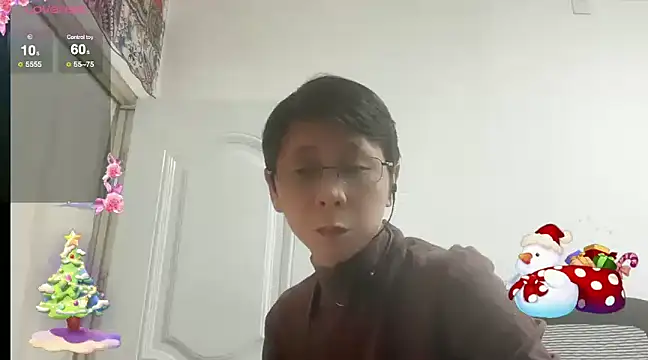 Snapshot of TGH521 chatting on December 25, 2:03 am TGH521 online show from December 25, 2:03 am