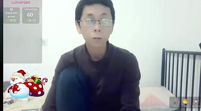 Snapshot of TGH521 chatting on December 26, 3:27 am TGH521 online show from December 26, 3:27 am