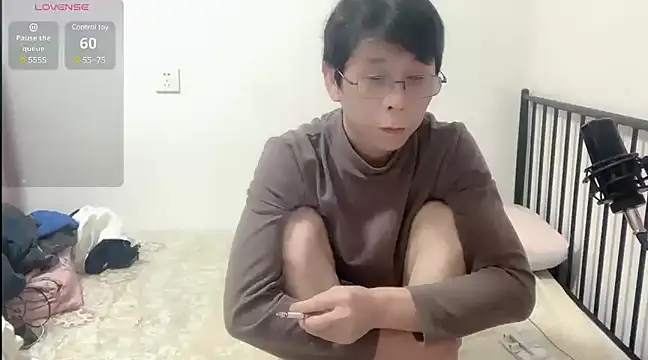 Snapshot of TGH521 chatting on December 27, 1:32 am TGH521 online show from December 27, 1:32 am