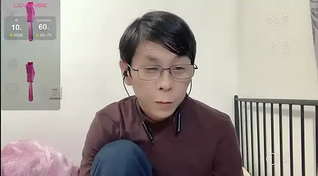 Snapshot of TGH521 chatting on December 30, 1:58 pm TGH521 online show from December 30, 1:58 pm