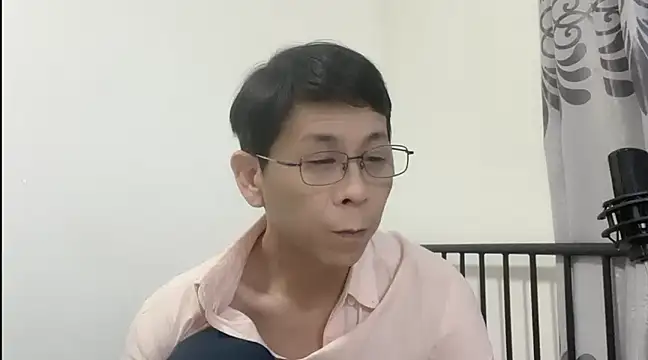 Snapshot of TGH521 chatting on January 11, 1:43 pm TGH521 online show from January 11, 1:43 pm