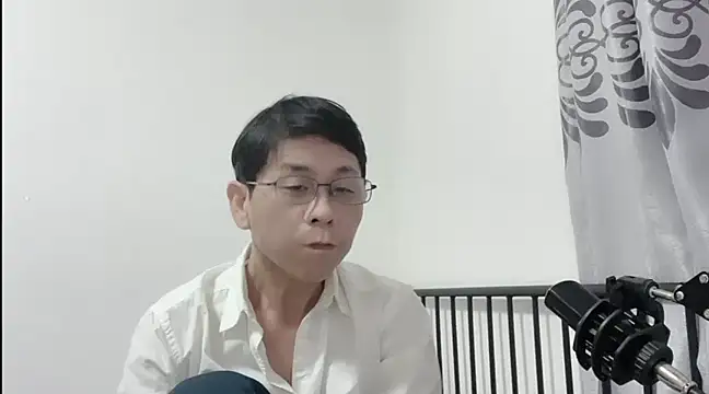 Snapshot of TGH521 chatting on January 12, 2:45 am TGH521 online show from January 12, 2:45 am