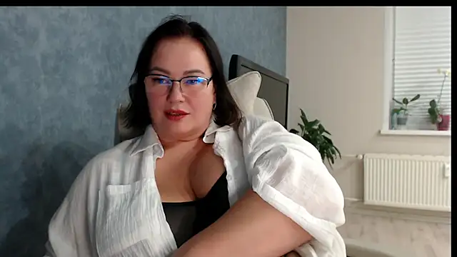 Nora Star online show from April 6, 7:48 pm