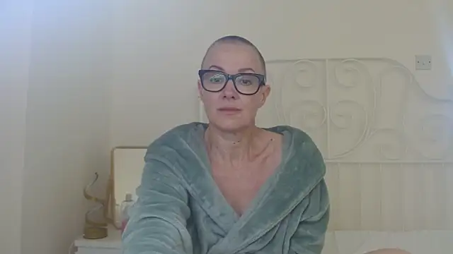 Snapshot of ELEGANT-ARIA36 chatting on May 15, 12:01 pm ELEGANT-ARIA36 online show from May 15, 12:01 pm