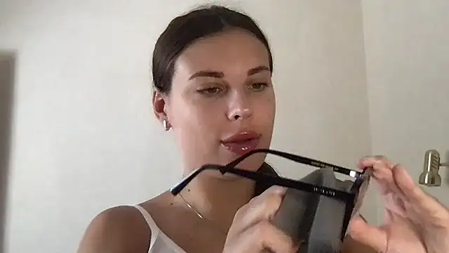 MoonriseGoddess online show from June 9, 8:37 am
