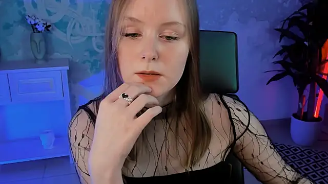 VivienLeeigh online show from February 11, 4:24 pm