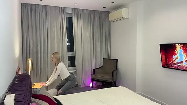 Snapshot of little_fox_alisa chatting on March 19, 9:05 pm little fox alisa online show from March 19, 9:05 pm