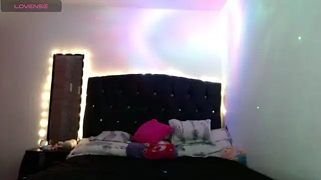 holy juli online show from February 11, 4:33 am