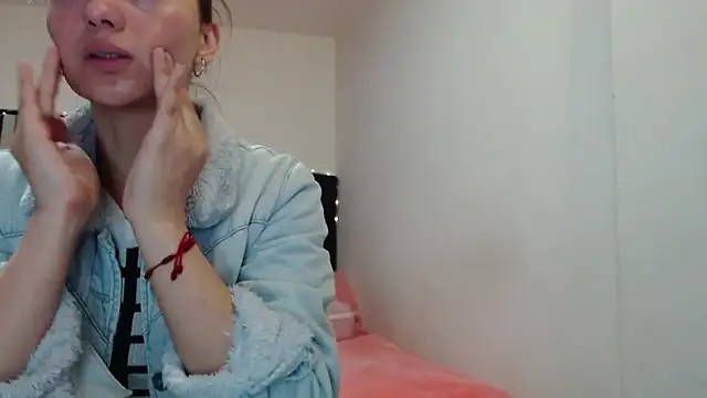 holy juli online show from April 3, 3:59 am