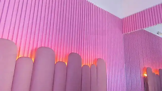 Snapshot of KellyOlsenbe chatting on January 23, 11:26 pm KellyOlsenbe online show from January 23, 11:26 pm