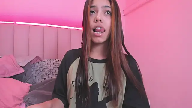 Snapshot of KellyOlsenbe chatting on January 29, 8:25 pm KellyOlsenbe online show from January 29, 8:25 pm