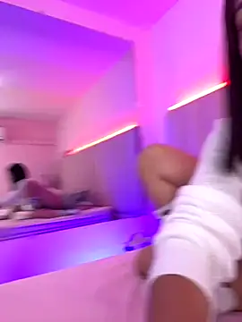 Snapshot of KellyOlsenbe chatting on December 18, 10:05 pm KellyOlsenbe online show from December 18, 10:05 pm