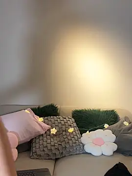 Snapshot of KellyOlsenbe chatting on May 2, 8:14 pm KellyOlsenbe online show from May 2, 8:14 pm