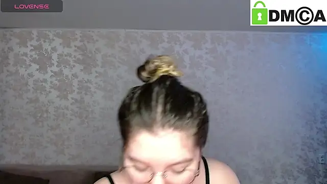 Snapshot of holy_michela chatting on January 17, 6:04 am holy michela online show from January 17, 6:04 am