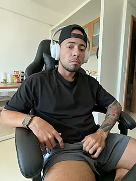 Kaueleon online show from April 18, 5:50 pm