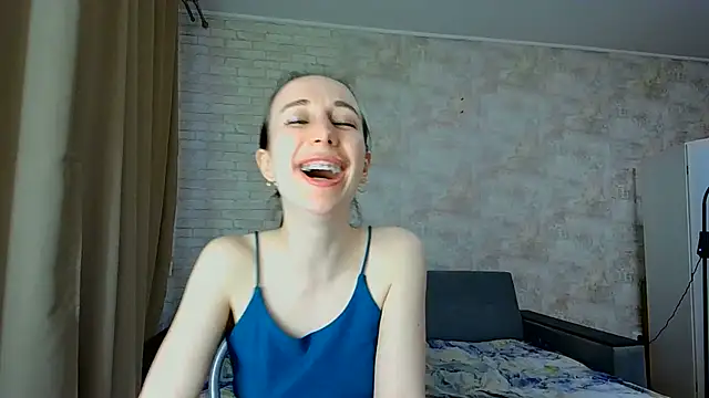 Snapshot of Anika_bloom chatting on June 20, 6:05 am Anika bloom online show from June 20, 6:05 am