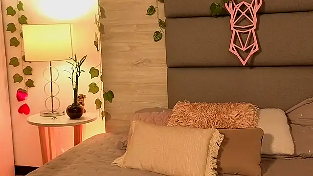 Lily Miiller online show from October 3, 8:17 pm