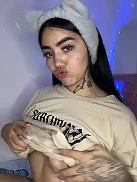 Nickiiiii online show from January 17, 5:32 am