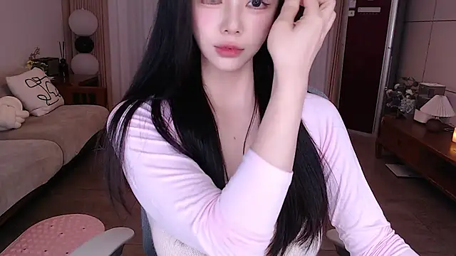 sweateanv  online show from April 8, 10:04 am