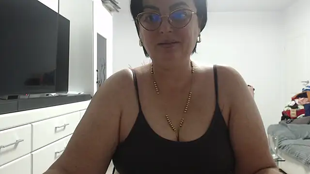 Amandamuller1982 online show from November 1, 8:00 pm