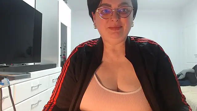 Amandamuller1982 online show from April 3, 8:07 pm