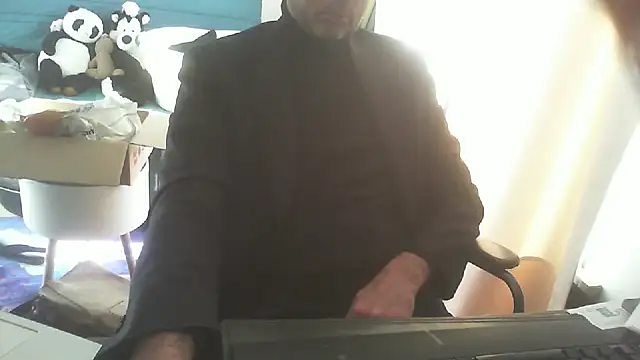 Snapshot of shyfrenchcock1 chatting on January 28, 10:12 am shyfrenchcock1 online show from January 28, 10:12 am