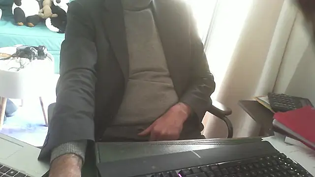 Snapshot of shyfrenchcock1 chatting on February 10, 3:53 pm shyfrenchcock1 online show from February 10, 3:53 pm