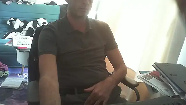 Snapshot of shyfrenchcock1 chatting on October 17, 12:52 pm shyfrenchcock1 online show from October 17, 12:52 pm