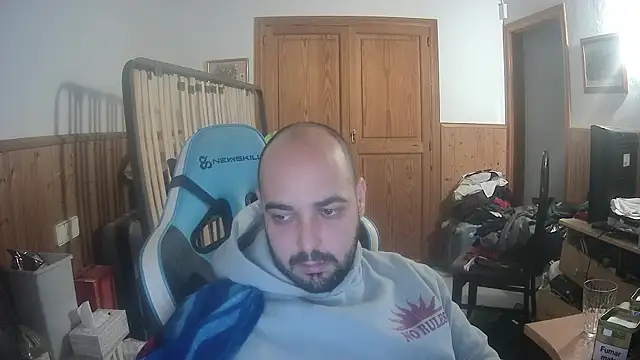 chicomallorca96 online show from December 1, 7:19 pm