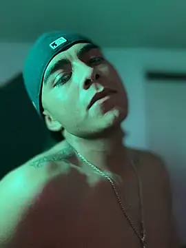 SkinnyHot444 online show from December 6, 10:41 pm