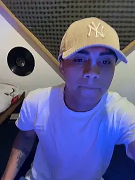 SkinnyHot444 online show from February 8, 12:28 am