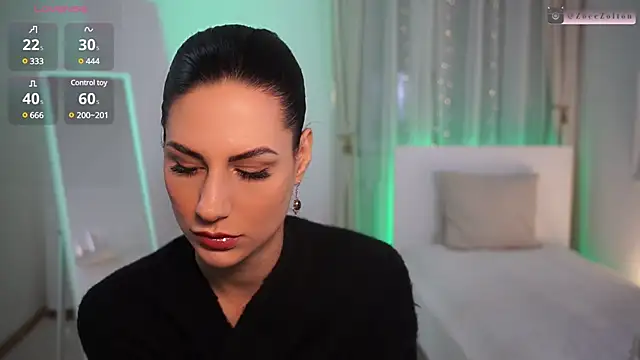 ZoeeZolton online show from December 16, 5:43 pm