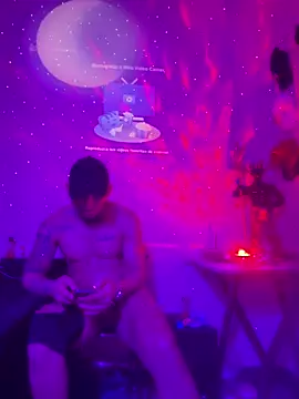 Snapshot of Alexandrei chatting on December 19, 10:33 am Alexandrei online show from December 19, 10:33 am