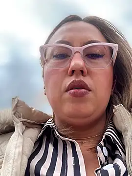 Snapshot of VIOLETA-25_ chatting on May 14, 3:30 pm VIOLETA-25 online show from May 14, 3:30 pm