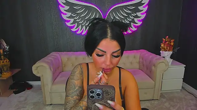 Snapshot of anemarieejolie chatting on September 14, 4:28 pm anemarieejolie online show from September 14, 4:28 pm
