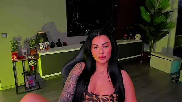 Snapshot of anemarieejolie chatting on April 25, 5:32 pm anemarieejolie online show from April 25, 5:32 pm