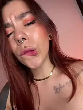 luccianagreyy online show from January 18, 11:44 pm