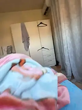 Snapshot of jessieandjames29 chatting on March 20, 7:25 am jessieandjames29 online show from March 20, 7:25 am