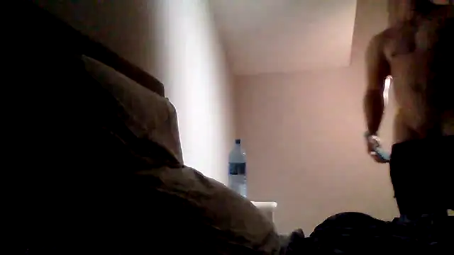 Snapshot of parkerxmuscle chatting on December 5, 6:21 am parkerxmuscle online show from December 5, 6:21 am