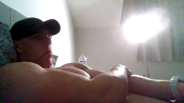 Snapshot of parkerxmuscle chatting on December 23, 3:29 am parkerxmuscle online show from December 23, 3:29 am