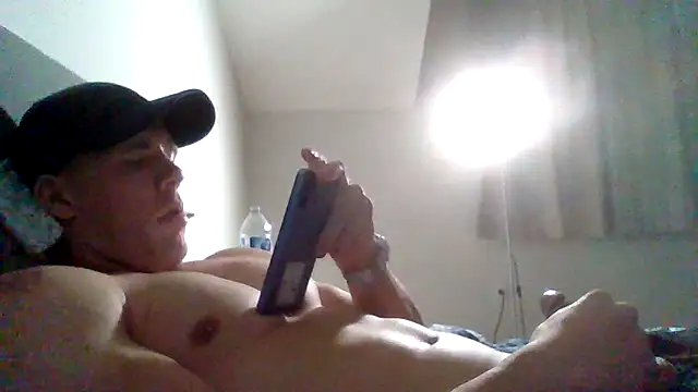 Snapshot of parkerxmuscle chatting on December 25, 4:12 am parkerxmuscle online show from December 25, 4:12 am