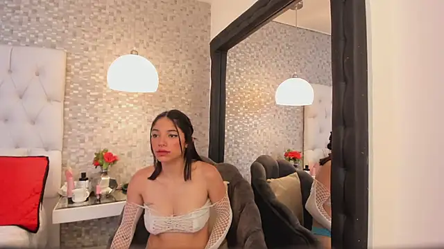 Snapshot of HazelMoret chatting on January 7, 1:35 pm HazelMoret online show from January 7, 1:35 pm