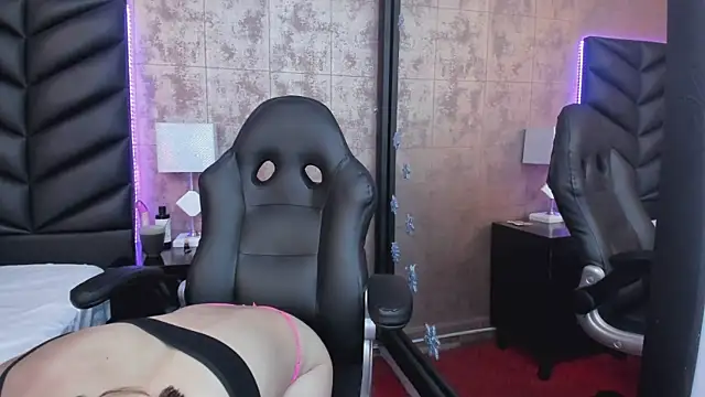 Snapshot of HazelMoret chatting on January 15, 5:26 pm HazelMoret online show from January 15, 5:26 pm