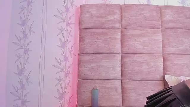 Snapshot of HazelMoret chatting on February 7, 6:02 pm HazelMoret online show from February 7, 6:02 pm